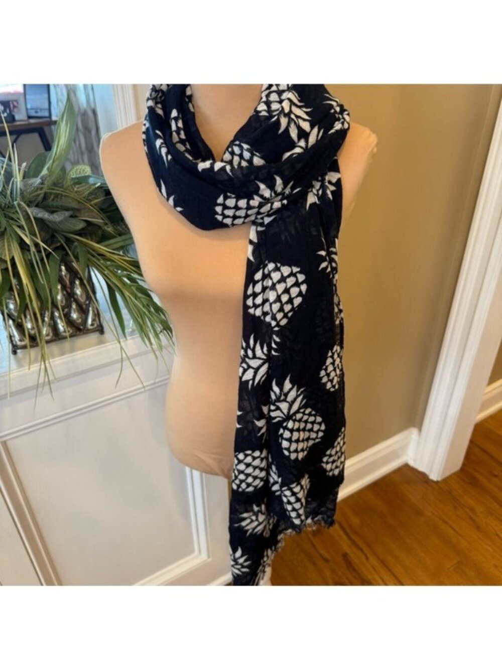 GAP Scarf Navy White Pineapple Print Lightweight Cotton Summer Wrap Tropical